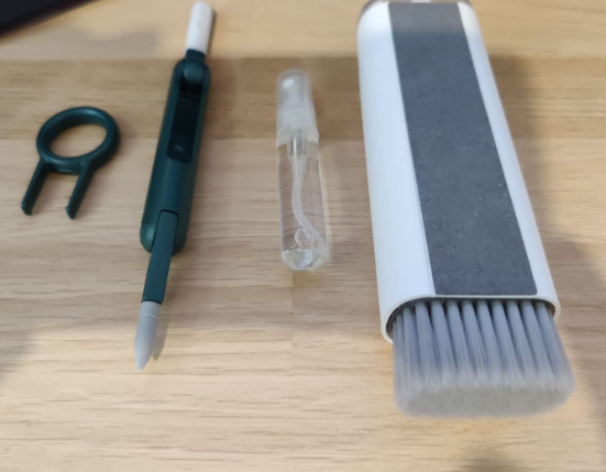 🧼 Herramienta 7 en 1 para Limpieza de Teclado, Pantalla y Audífonos